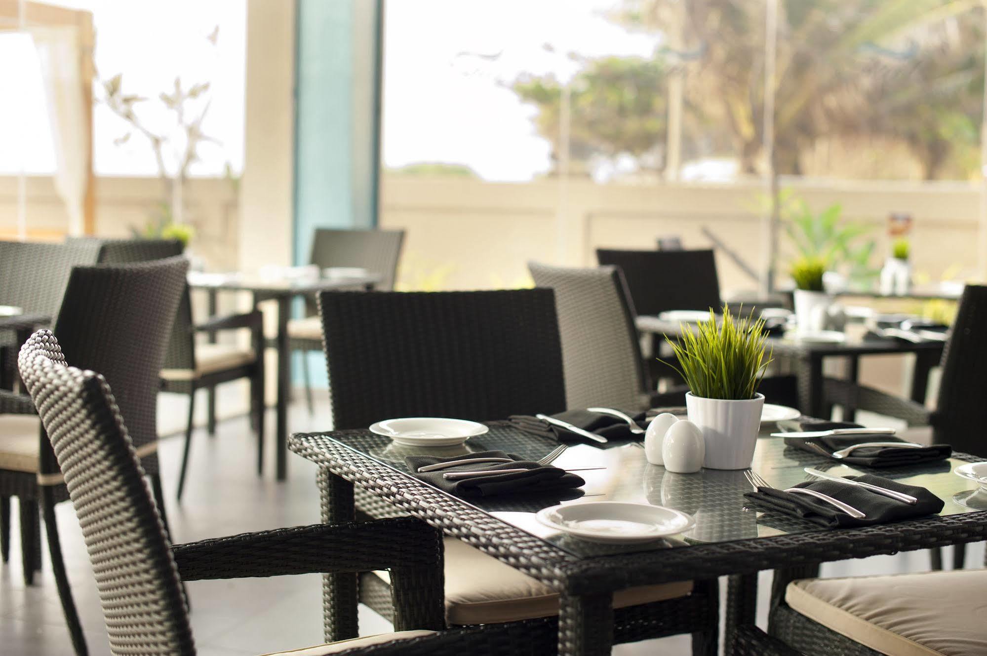 The Beach Apartments Negombo Extérieur photo